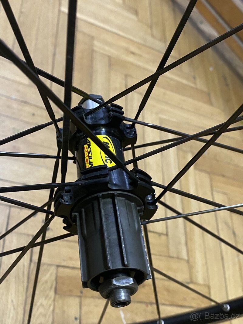 Mavic aksium race 700c kola