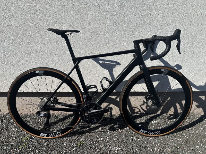 Canyon Ultimate CF SLX 8 Di2, vel M.