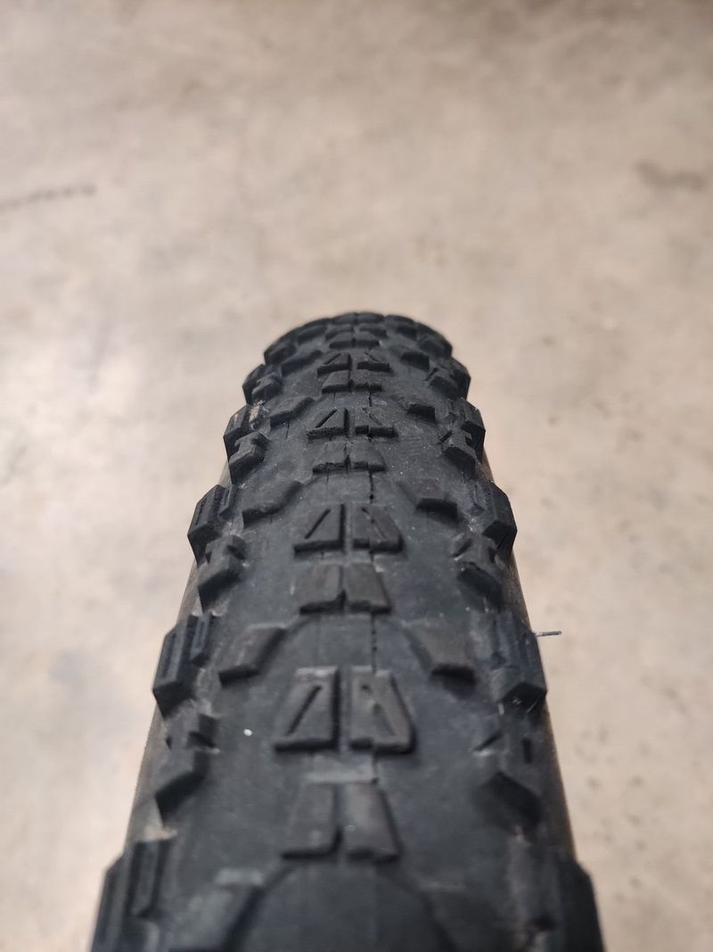 29" Maxxis Rekon 2,4" + 2,6" a Maxxis Ardent 2,4"