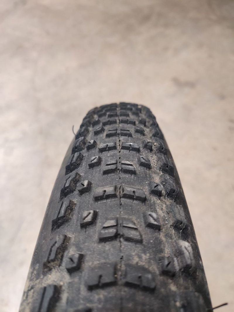 29" Maxxis Rekon 2,4" + 2,6" a Maxxis Ardent 2,4"