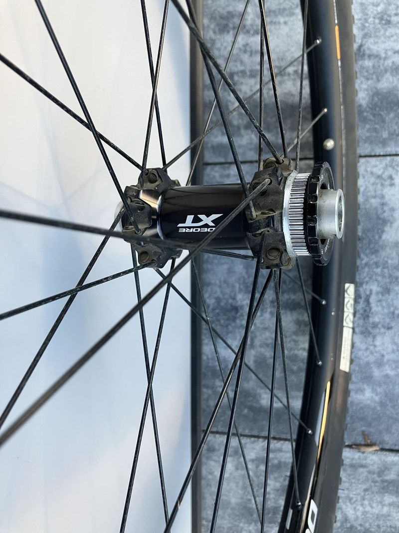 Prodám kvalitní tuhá kola Shimano XT