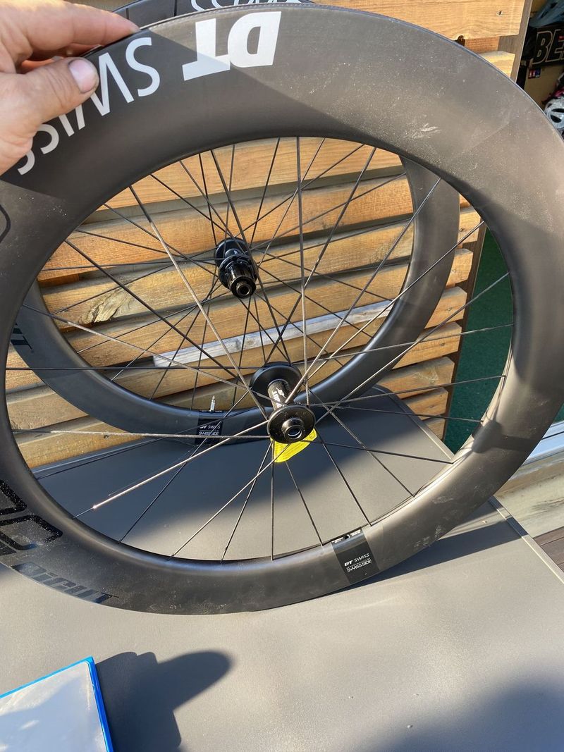 nové kola Dt swiss ARC 1400 CARBON disc