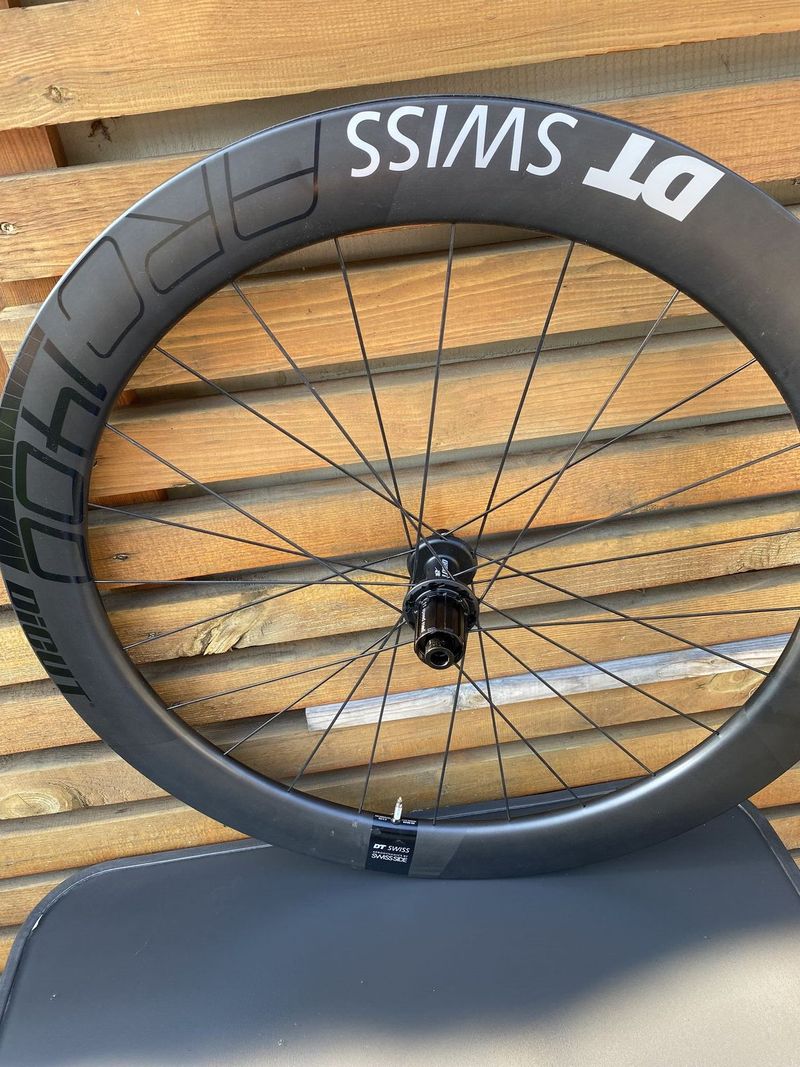 nové kola Dt swiss ARC 1400 CARBON disc