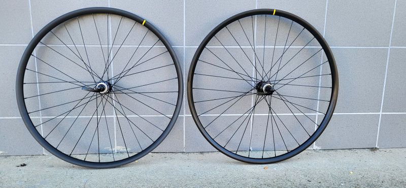 ZAPLETENÁ KOLA 29" RÁFEK MAVIC XC425 +NÁBOJE DEORE