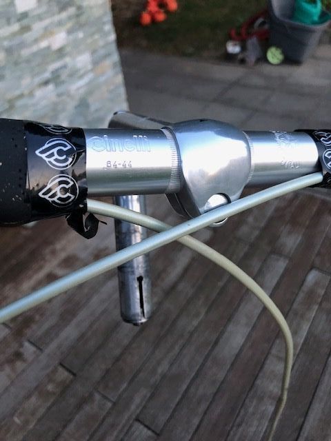 Favorit F1 620mm, sada Shimano105, původní rejdy ke kolu Cinelli , výplety Ritchey , pláště ULTREMO.