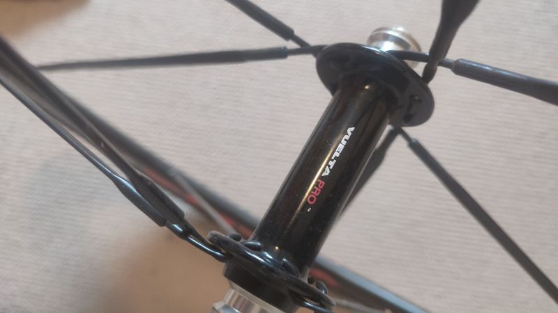 Prodám zapletená kola Vuelta Carbon Pro