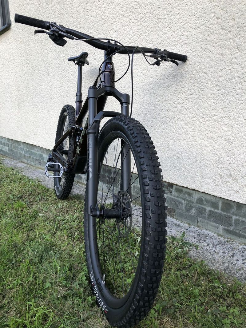 Celoodpružené horské kolo Trek Top Fuel 9.8 GX AXS - carbon red smoke