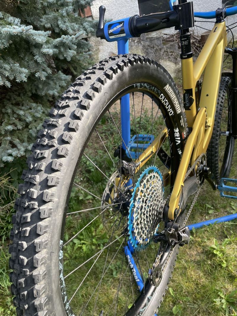 Santa Cruz Bronson V4 CC velikost L