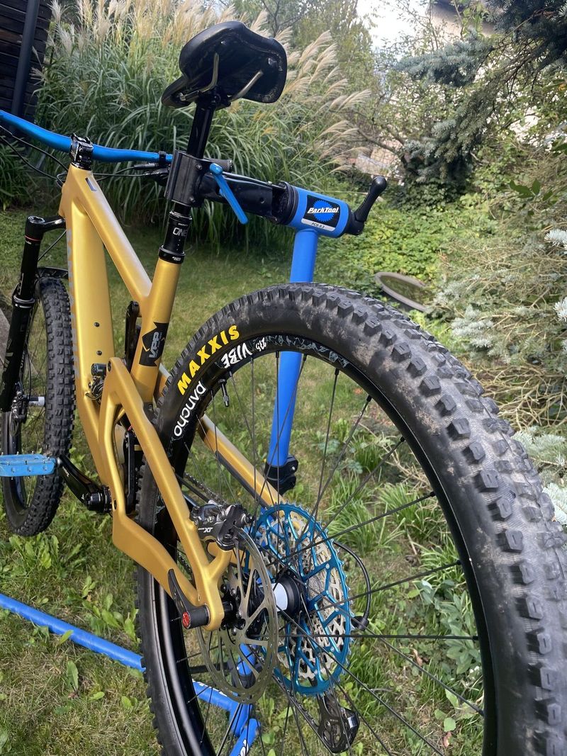 Santa Cruz Bronson V4 CC velikost L