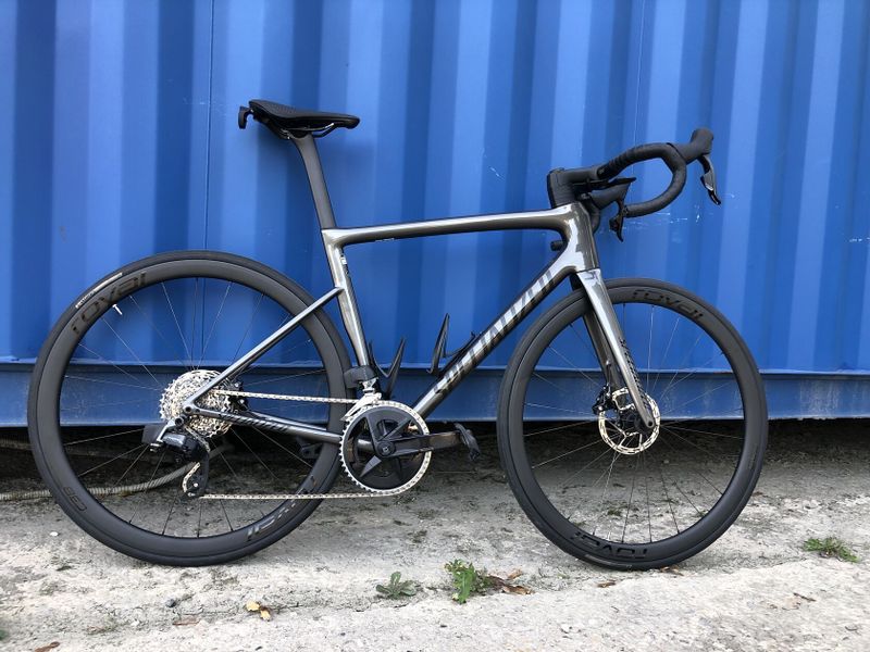 Silniční kolo Specialized Tarmac SL8 Expert - Gloss Smoke / Obsidian vel. 56