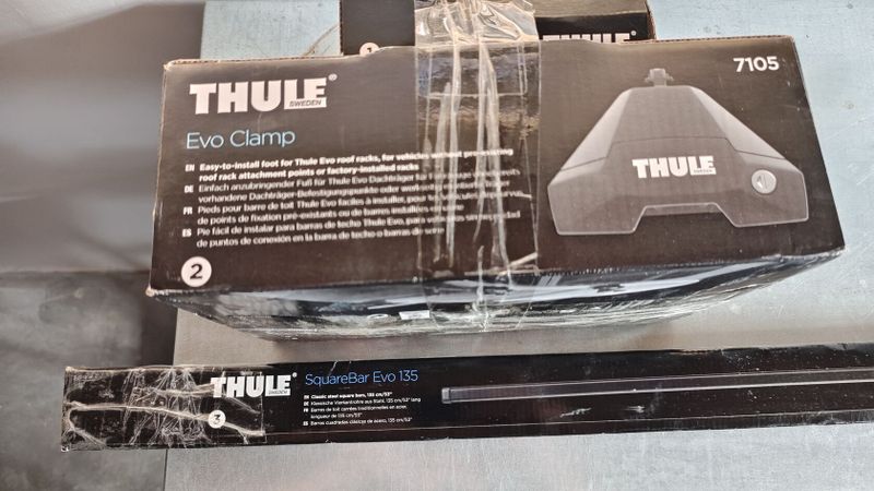 Patky Thule Evo Clamp 7105 + příčníky Thule Evo Squarebar 135