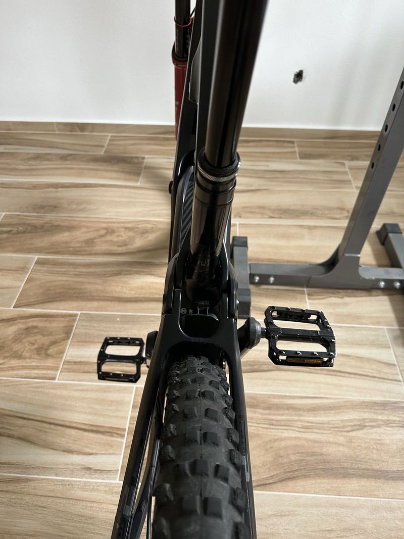 Lapierre OVERVOLT GLP II Team Carbon, rok 2022, 1.872 km