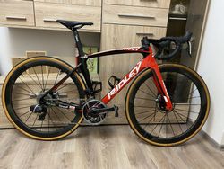 Ridley Noah Fast Disc Lotto Dstny, vel XS (cca do 178cm) Sram RED AXS 12s, QUARQ, Mavic Cosmic SLR45