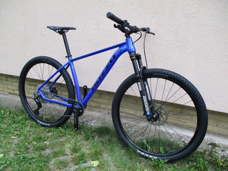 Nové 29" kolo ROZZO BOOST, vzduchová vidlice Suntour XCR, osazení Shimano Deore 1x12, pevné osy