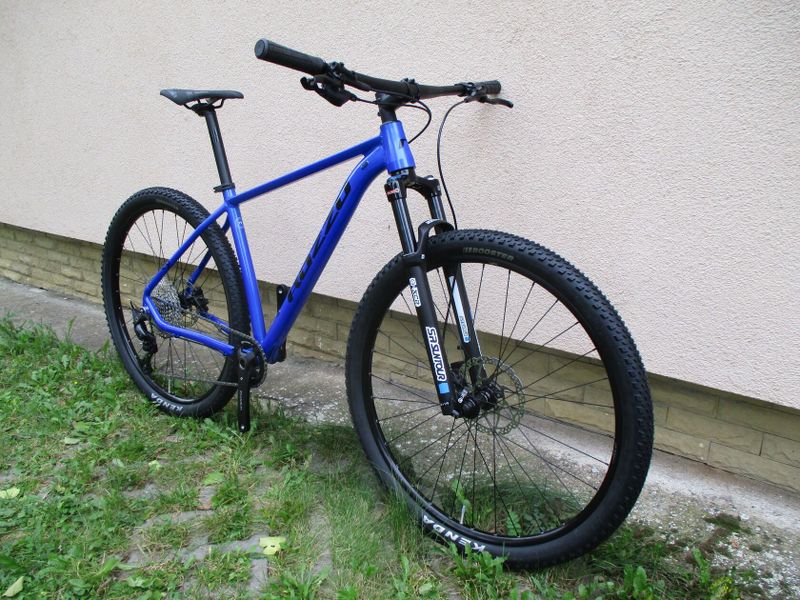 Nové 29" kolo ROZZO BOOST, vzduchová vidlice Suntour XCR, osazení Shimano Deore 1x12, pevné osy