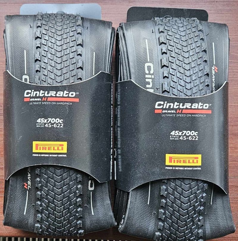 2 nové gravel pláště Pirelli Cinturato Gravel H (45x700c). Příp. vyměním za vel. 40x700c (i jiné)