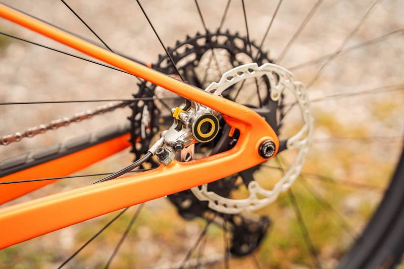 TREK Supercaliber Gen 1 - Factory Orange (vel. L)