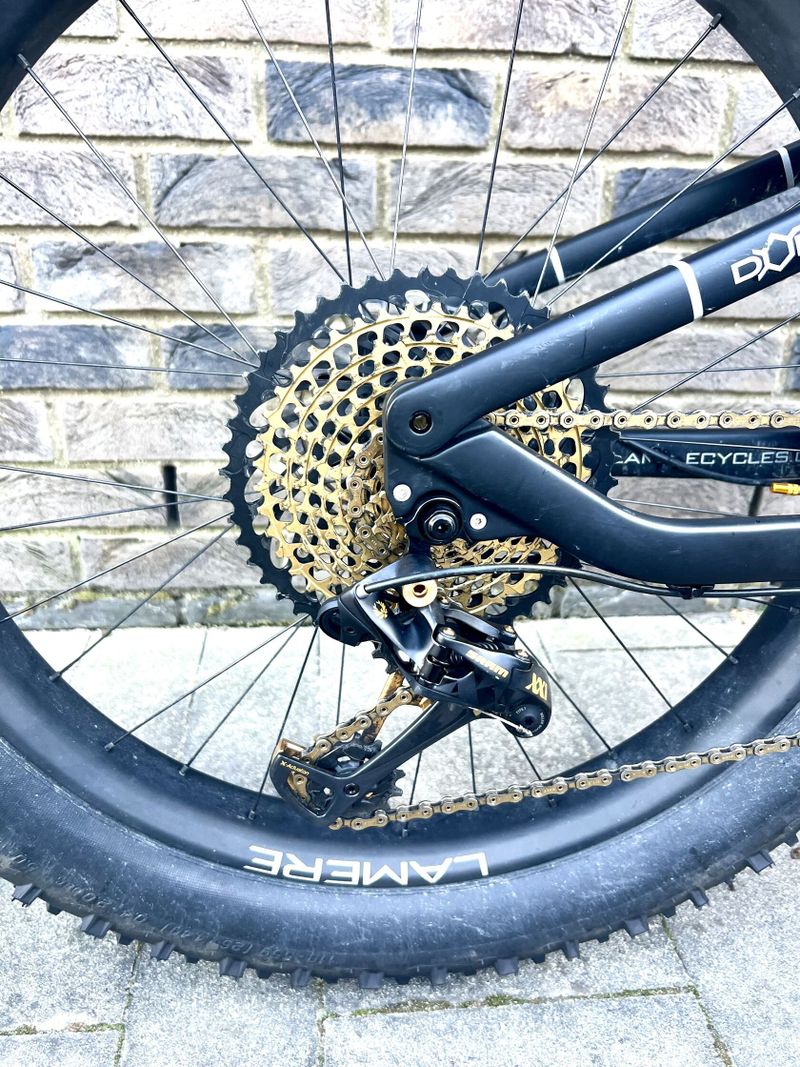 Americká garážovka z Minnesoty na zakázku. Celoodpružený Fat bike LaMere, 13,9 Kg.