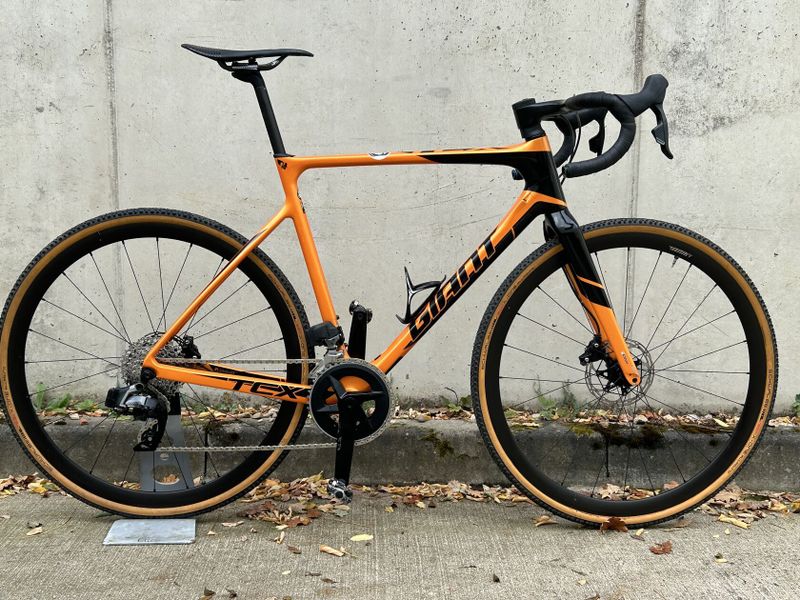 Cyklokrosové/Gravel kolo Giant TCX Advanced – Karbon, Elektrická Sada Sram Rival AXS, Velikost M/L