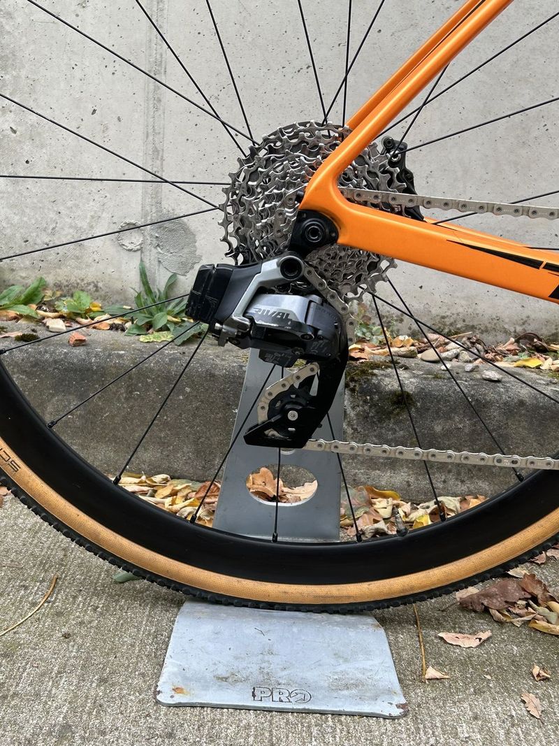 Cyklokrosové/Gravel kolo Giant TCX Advanced – Karbon, Elektrická Sada Sram Rival AXS, Velikost M/L