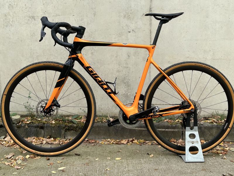 Cyklokrosové/Gravel kolo Giant TCX Advanced – Karbon, Elektrická Sada Sram Rival AXS, Velikost M/L