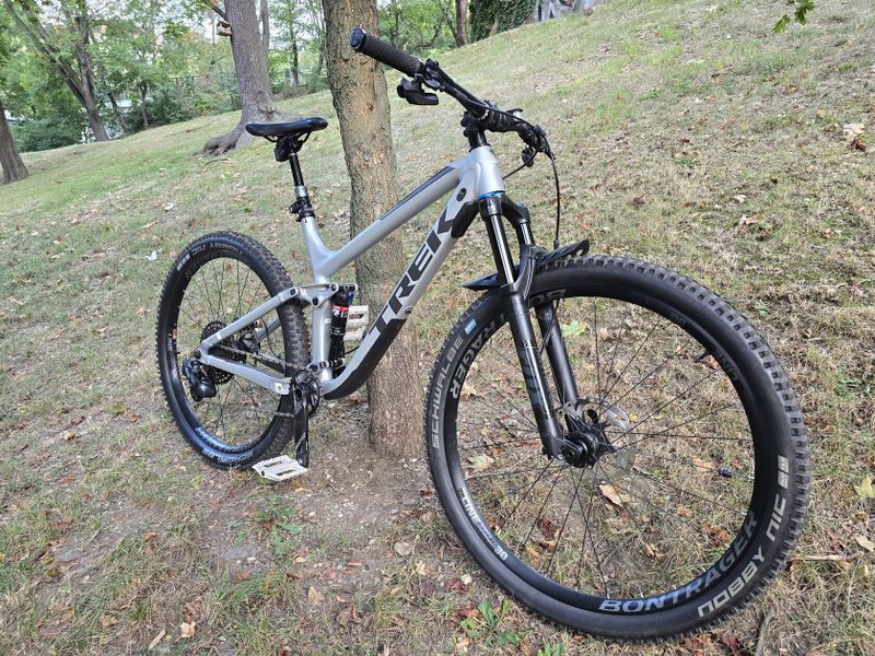 Trek Fuel EX8 SRAM GX Eagle AXS 1x12 + Rockshox reverd AXS teleskopa, Fox, SLX Brzdy TOP STAV