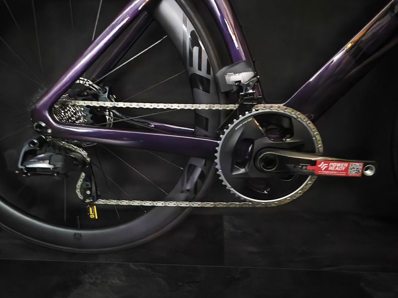 Nové silniční kolo QM R20 SRAM Force eTap AXS 