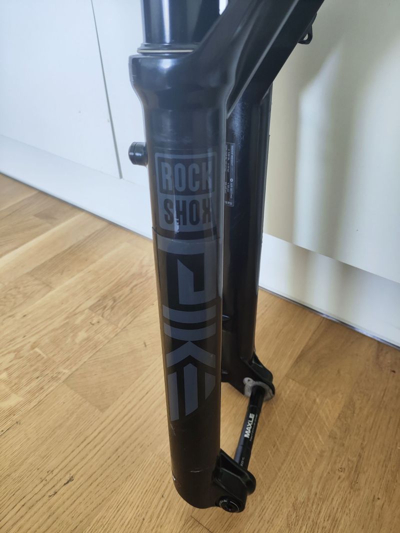 Prodam vidlici Rockshox Pike Debon Air 29" 140mm - sundano z noveho kola, najeto 100km.