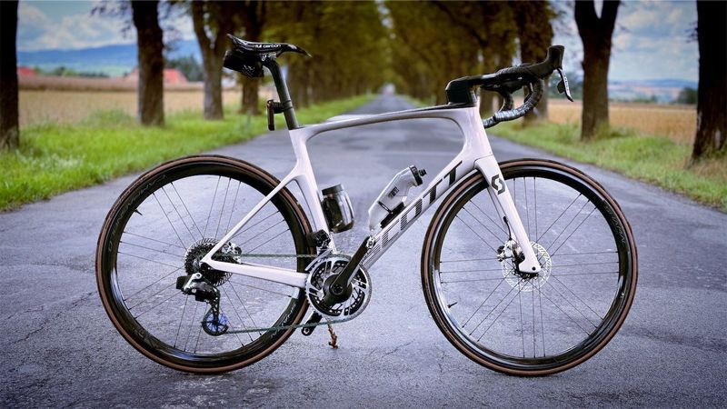 Scott Foil RC 30 - model 2022 - velikost 56 (177-187)