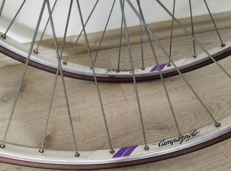 Campagnolo Strada, náboje Shimano , Tufo pro