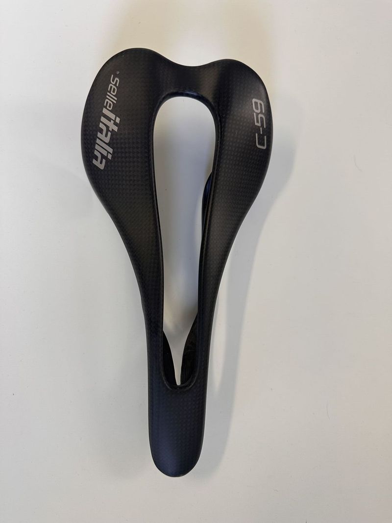 Selle Italia SLR C-59 karbon SuperFlow sedlo černé