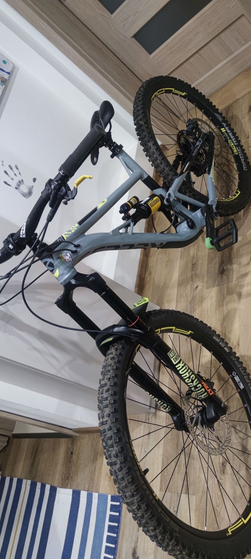 Celoodpružené enduro kolo Kellys Thorx 30