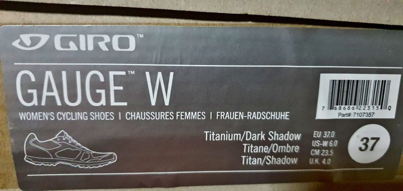 Predam nove Giro Gauge W dámske tretry, titanium/dark shadow 