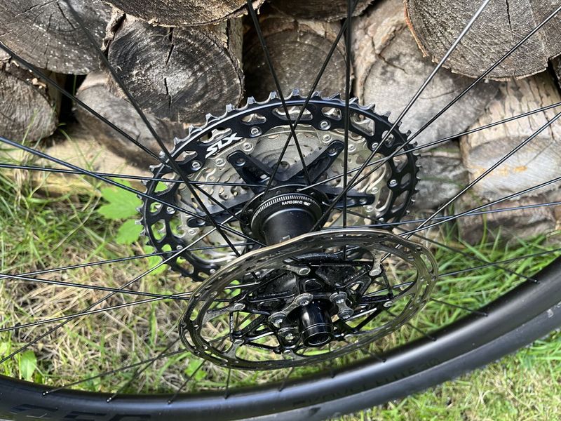 Zánovní set Bontrager Kovee Elite 30 - karbonová kola