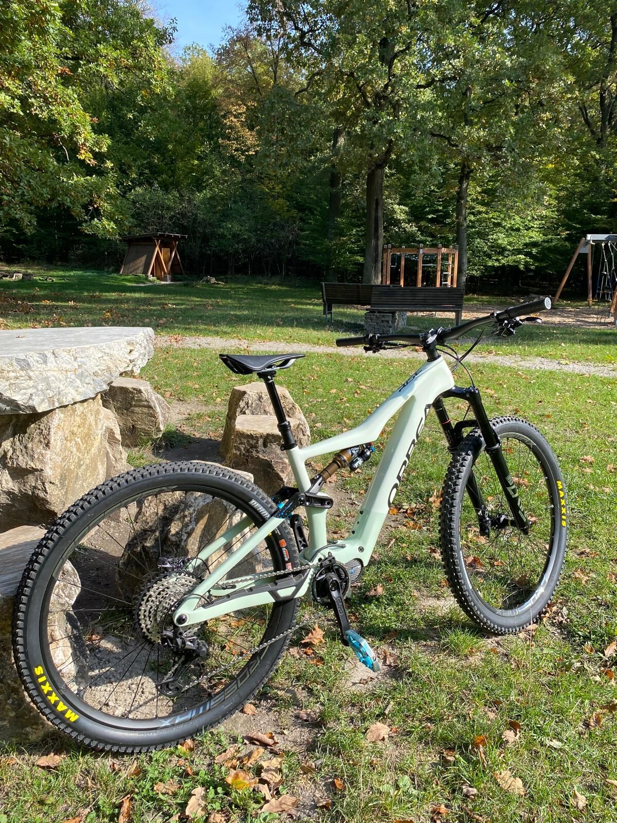 Orbea Rise M10 2022 karbon 29", Lyrik/Float X, Xt/Slx