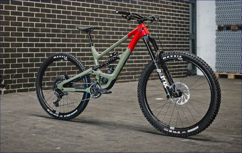 YT Capra MX Uncaged 10 CF _ vel. L