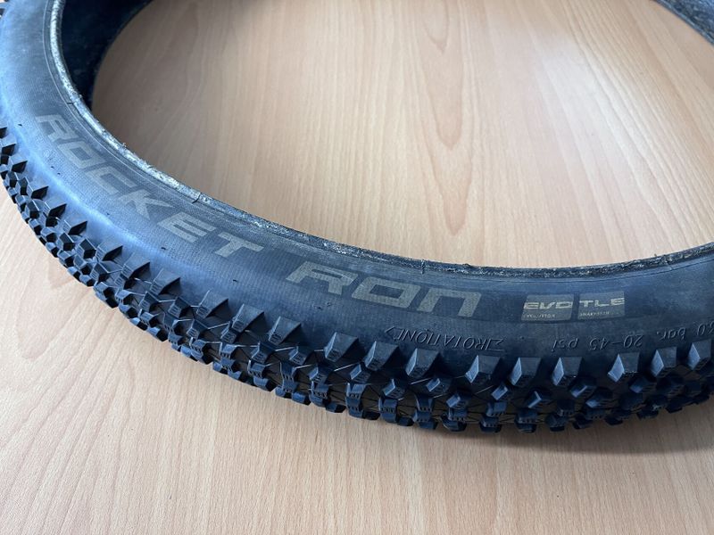 Lehký trailový plášť Schwalbe Rocket Ron 27,5×2,6"