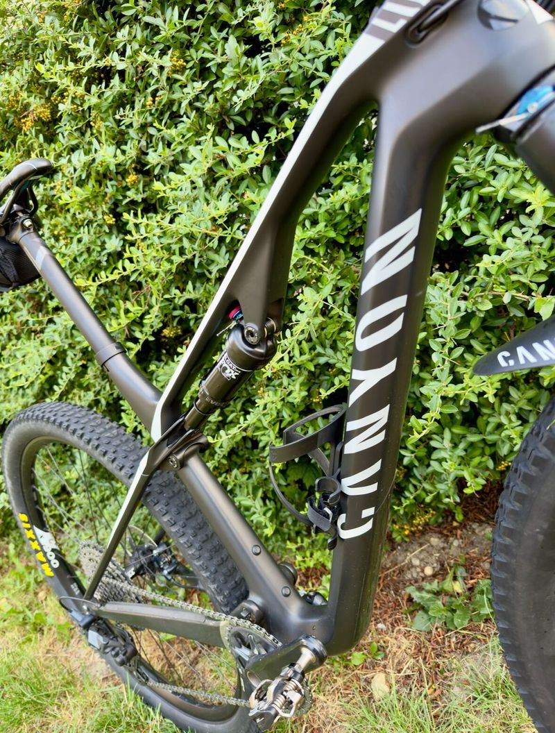 Canyon Lux CF6 2022