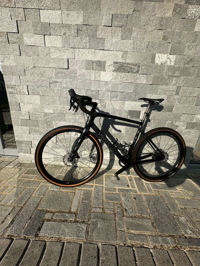 Specialized diverge sport karbon AXS rival