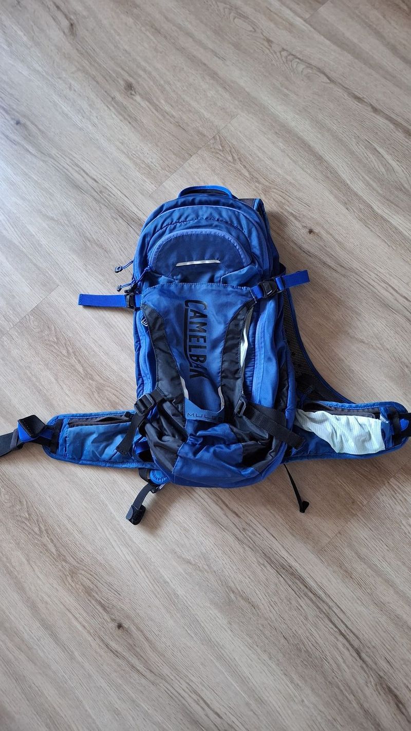 Cyklistický batoh Camelbak müle 15