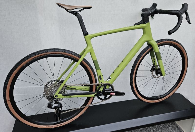 SCOTT Addict Gravel 30 AXS 2024 - atraktivní gravel bike s karbonovým rámem – NOVÝ + BONUS