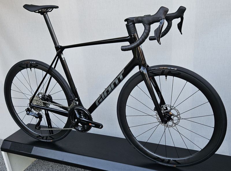 GIANT TCR Advanced Pro 1 Di2 2024/2025 – závodní karbonová silnička - NOVÁ