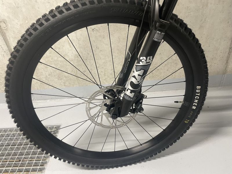 Prodám Horské kolo SPECIALIZED Stumpjumper Comp Satin Dark Navy 2023