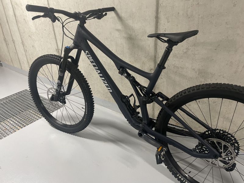 Prodám Horské kolo SPECIALIZED Stumpjumper Comp Satin Dark Navy 2023