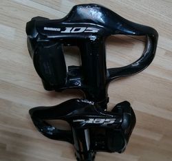 Silniční pedály Shimano 105