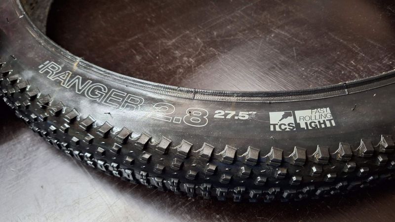 2x RaceFace ARC 40 27,5" 28 děr + 3x pláště WTB