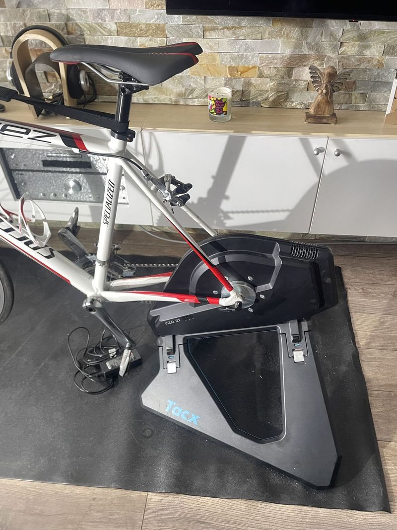 Cyklotrenažér Tacx Neo Smart 2T