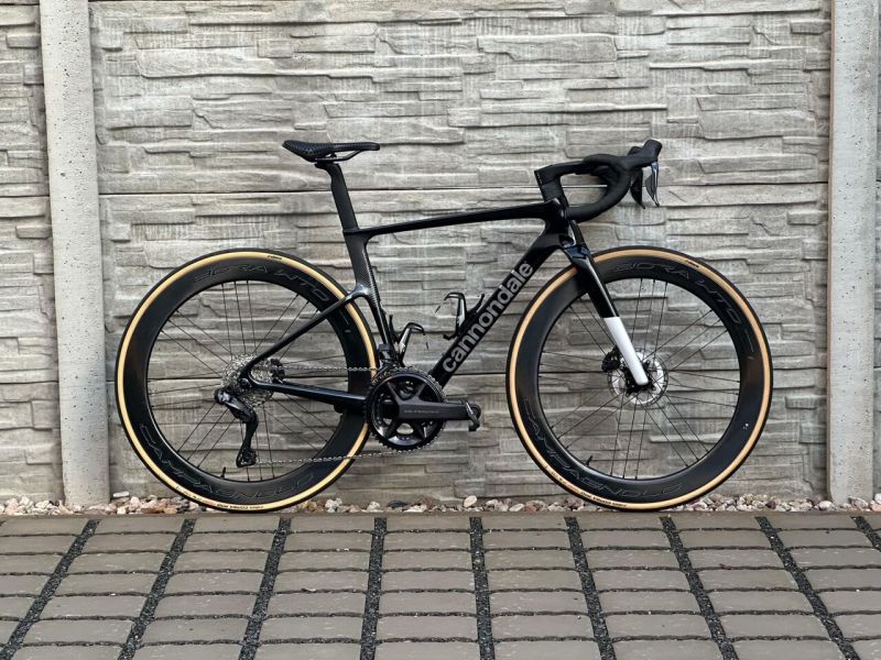 Silniční kolo Cannondale SuperSix EVO Custom Di2 - Karbonová kola, kombo řidítka