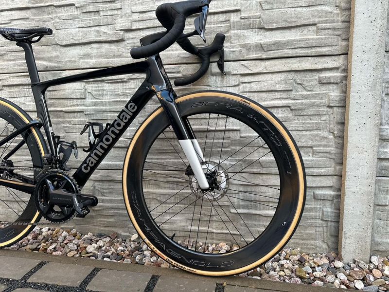 Silniční kolo Cannondale SuperSix EVO Custom Di2 - Karbonová kola, kombo řidítka