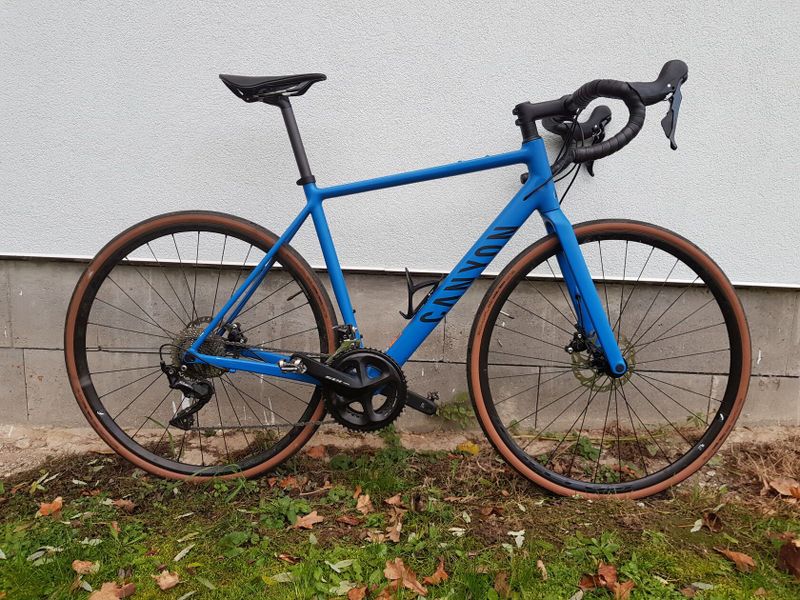 Canyon Endurace 7; Barva: True Blue; Velikost rámu: M